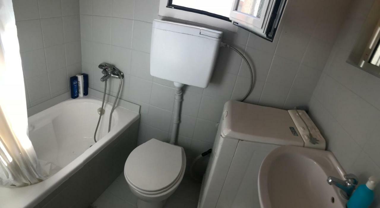 Wooden Ceiling Apartment - Close To City Center Kanálion Екстериор снимка